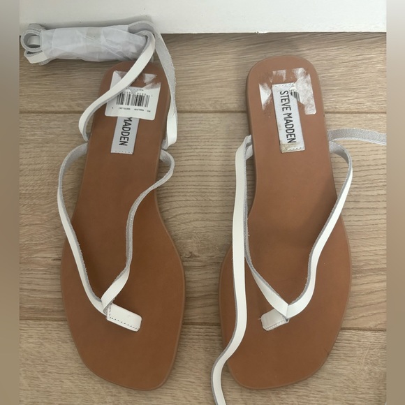 New! Steve Madden Wynn Sandal - Picture 2 of 5